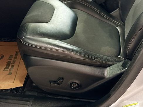 Used 2018 Jeep Cherokee Latitude Plus w/ Cold Weather Group image 20