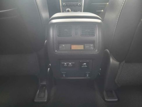 Used 2020 Nissan Pathfinder SL FWD image 23