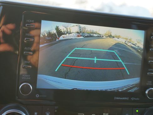 Used 2022 Toyota Highlander XLE image 16