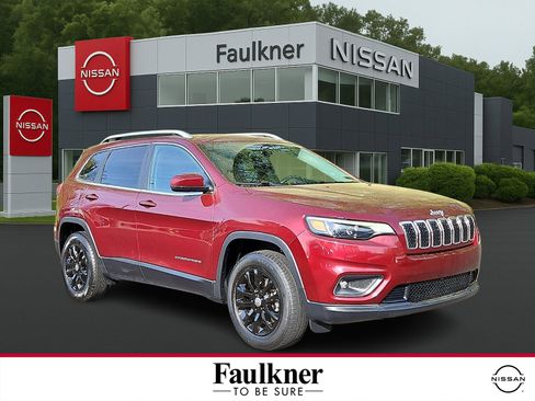 Used 2019 Jeep Cherokee Latitude Plus w/ Cold Weather Group AWD/4WD image 1