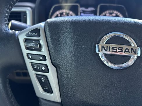 Used 2018 Nissan Titan SL w/ Chrome Package image 18