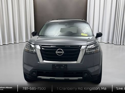 Used 2024 Nissan Pathfinder SL AWD/4WD image 2