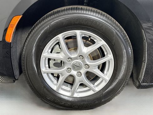 Used 2024 Chrysler Pacifica Touring-L FWD image 38