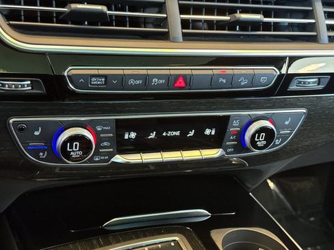 Used 2018 Audi Q7 3.0T Prestige AWD/4WD image 29