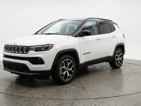 Used 2025 Jeep Compass Limited image 3