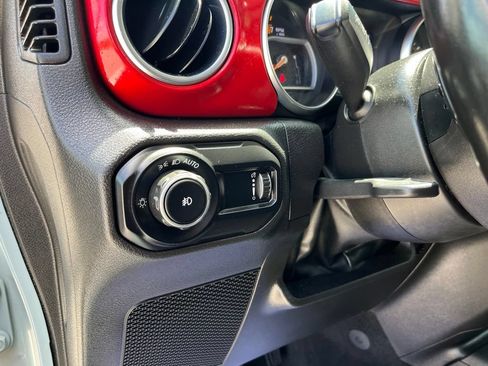 Used 2023 Jeep Wrangler Unlimited Rubicon w/ LED Lighting Group AWD/4WD image 8