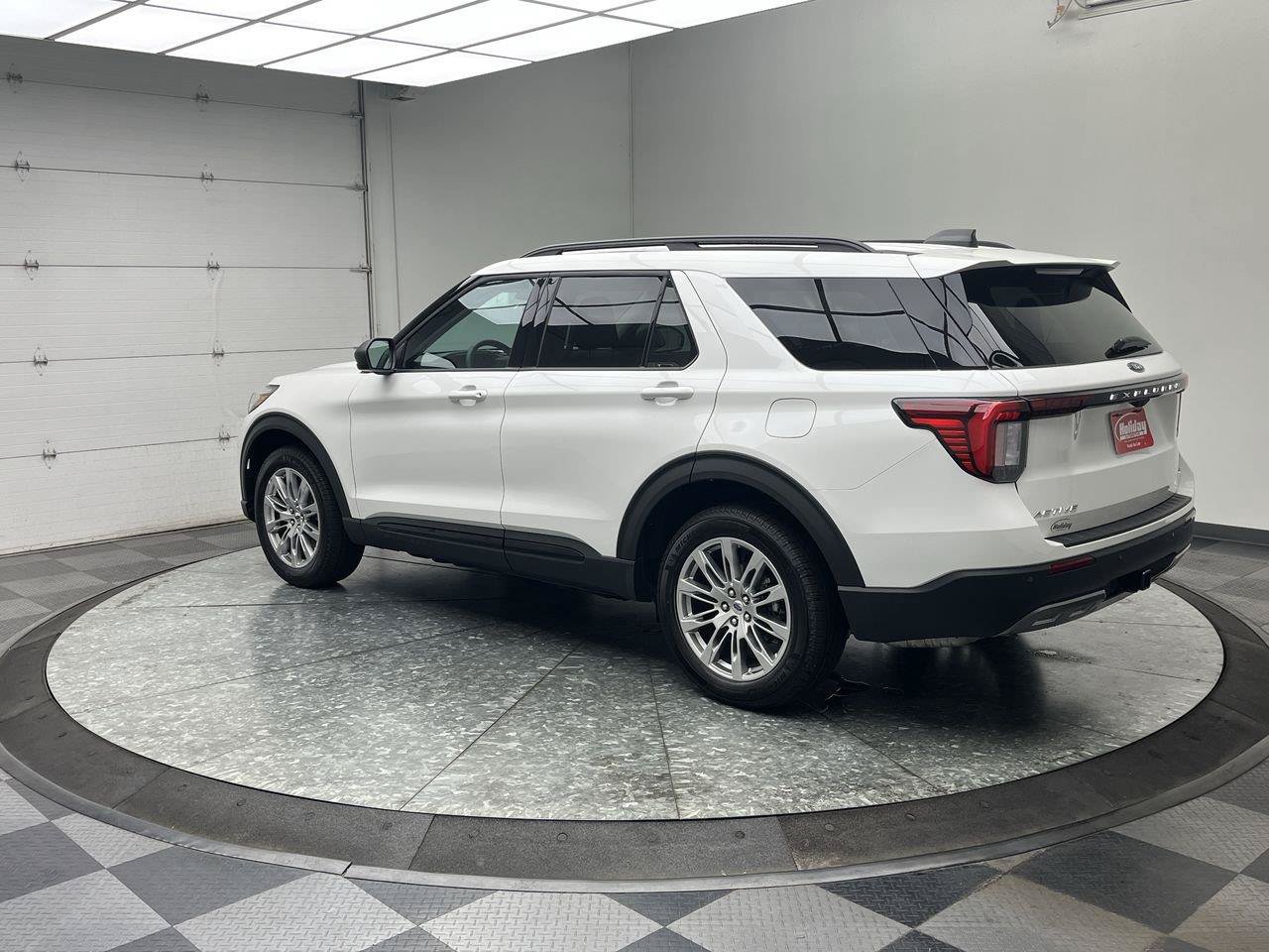 Used 2026 Ford Explorer Active w/ Active Comfort Package AWD/4WD image 2