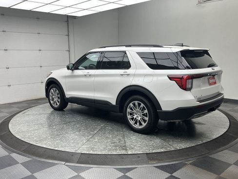 Used 2026 Ford Explorer Active w/ Active Comfort Package AWD/4WD image 2