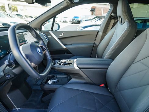 Used 2025 BMW iX xDrive50 image 18