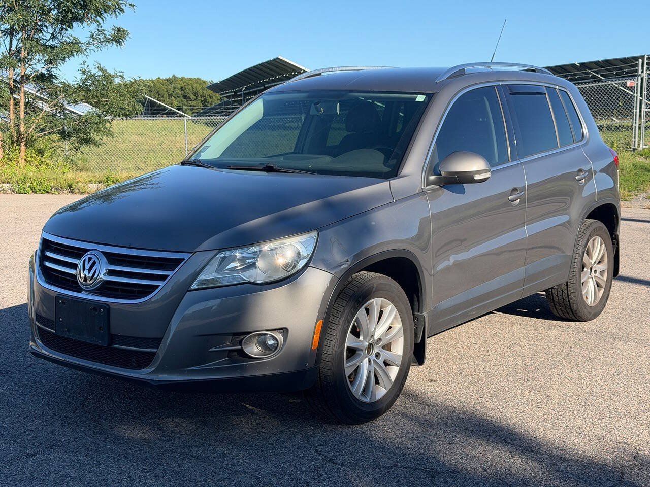 Used 2009 Volkswagen Tiguan SE AWD/4WD image 1
