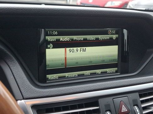 Used 2011 Mercedes-Benz E 350 4MATIC Sedan image 19