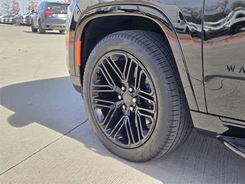 New 2025 Jeep Wagoneer L Series II w/ Premium Group I image 6