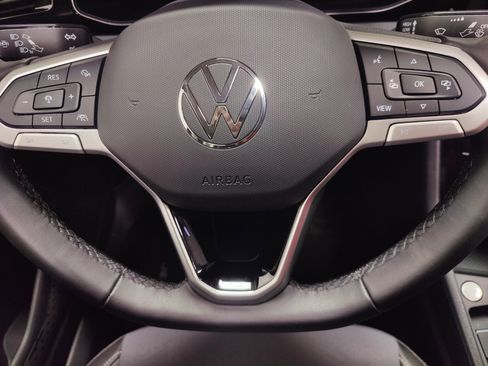 Used 2025 Volkswagen Jetta SE w/ Sunroof Package image 24