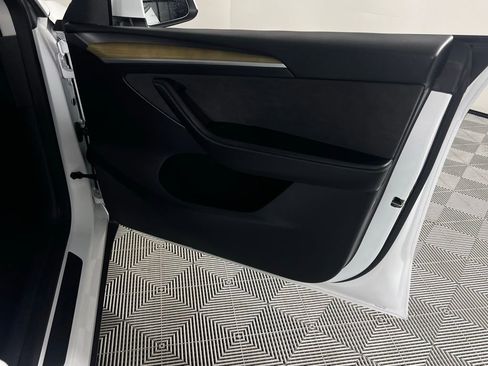 Used 2023 Tesla Model Y Long Range image 43