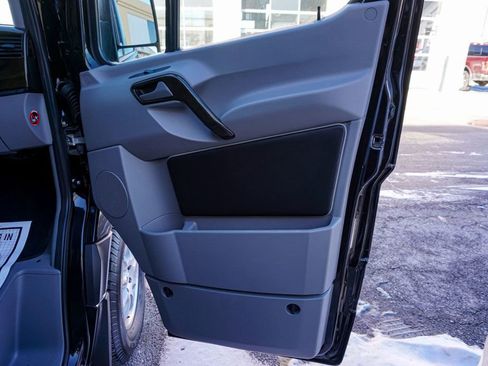 Used 2014 Mercedes-Benz Sprinter 2500 image 14