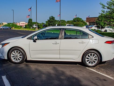 Used 2020 Toyota Corolla LE w/ LE Convenience Package FWD image 5