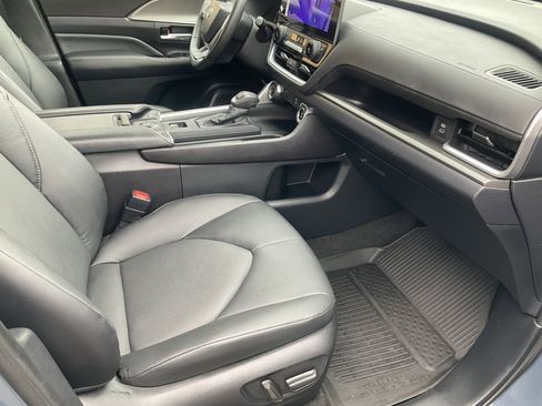 Used 2024 Toyota Grand Highlander XLE image 23