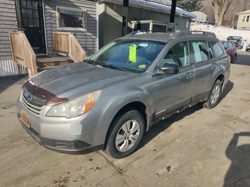 Used 2011 Subaru Outback 2.5i image 2