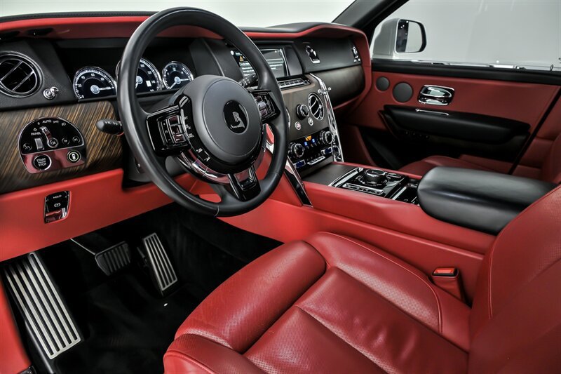 Used 2023 Rolls-Royce Cullinan w/ Leather Finishing Pack AWD/4WD image 19