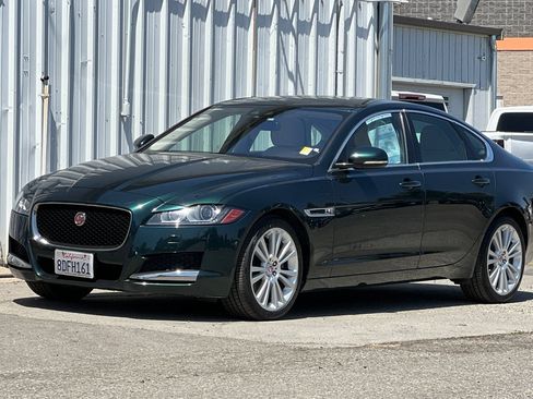 Used 2017 Jaguar XF Prestige RWD image 8