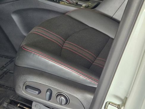 Certified 2022 Chevrolet Equinox RS w/ Infotainment Package FWD image 24