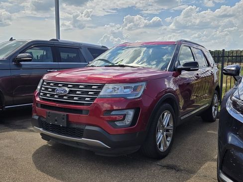 Used 2016 Ford Explorer XLT w/ Equipment Group 202A FWD image 5