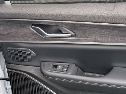 Certified 2024 Jeep Grand Cherokee L Limited w/ Luxury Tech Group II image 32