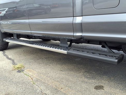 Used 2022 Ford F350 XLT w/ XLT Premium Package image 6