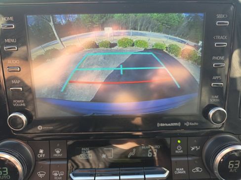 Used 2022 Toyota Highlander XLE image 33