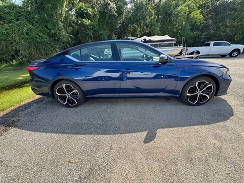 Used 2023 Nissan Altima 2.5 SR w/ SR Premium Package FWD image 7
