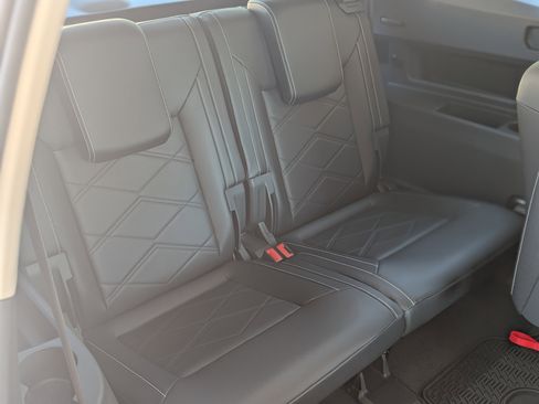 Used 2024 Volkswagen Atlas SE image 21