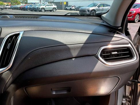 Used 2023 Chevrolet Equinox Premier image 12
