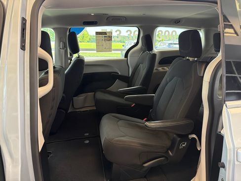 Used 2023 Chrysler Voyager LX FWD image 16