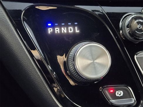 Used 2019 Chrysler Pacifica Touring-L w/ S Appearance Package image 19