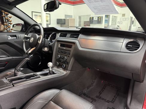 Used 2010 Ford Mustang GT RWD image 15