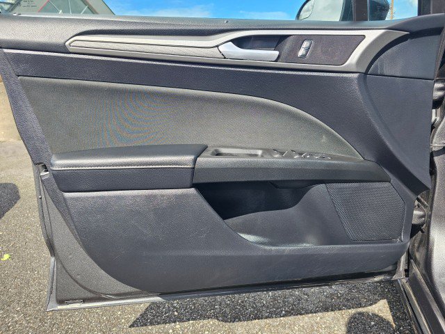 Used 2018 Ford Fusion SE w/ Fusion SE Technology Package FWD image 25