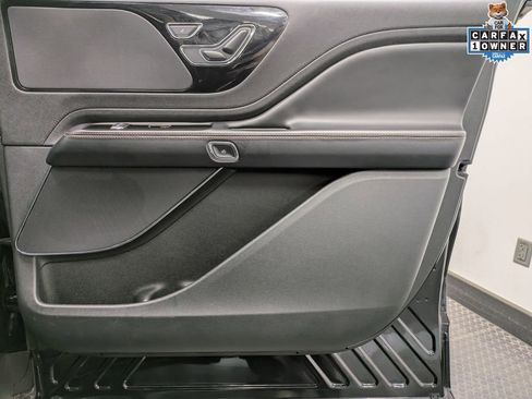 Used 2022 Lincoln Aviator AWD w/ Premium Package image 29