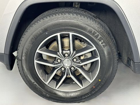 Used 2017 Jeep Grand Cherokee Limited AWD/4WD image 32