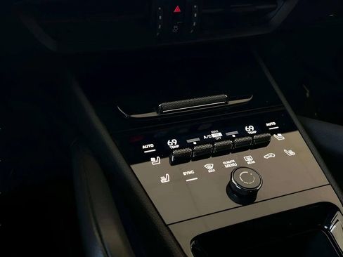 Used 2024 Porsche Cayenne Coupe image 28