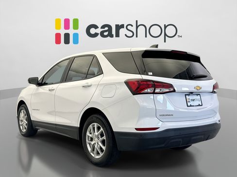 Used 2023 Chevrolet Equinox LS w/ LS Convenience Package FWD image 3
