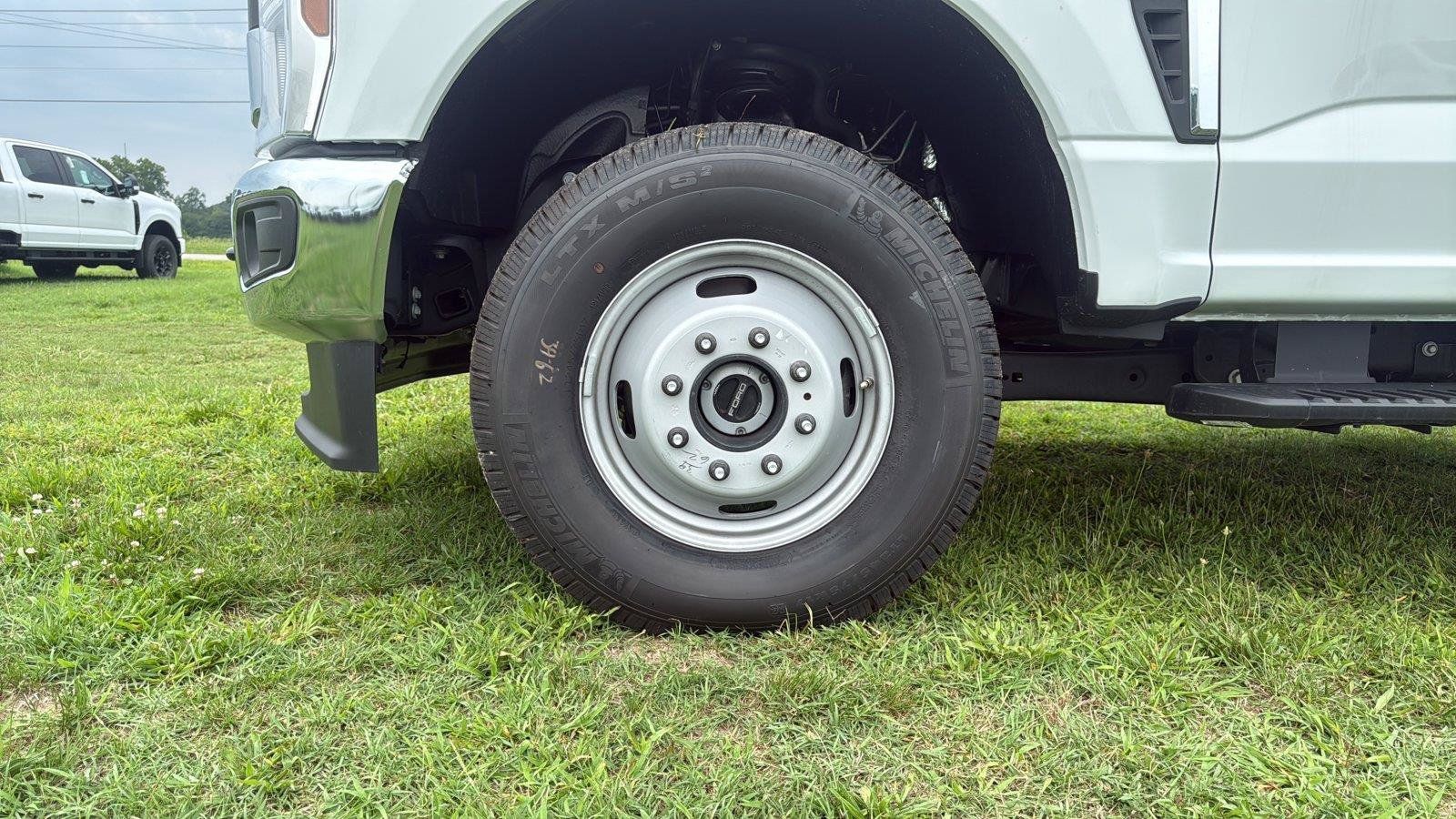New 2026 Ford F350 XL w/ XL Chrome Package AWD/4WD image 9