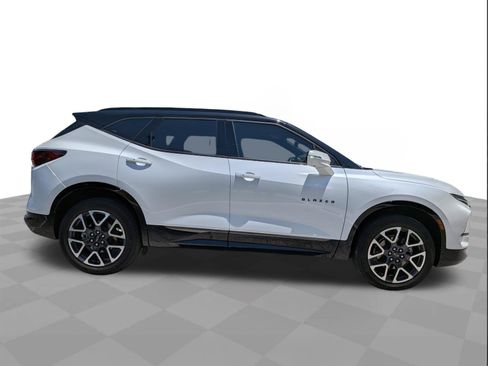 Certified 2024 Chevrolet Blazer RS w/ Driver Confidence II Package FWD image 3