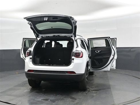 New 2026 Jeep Compass Latitude image 48