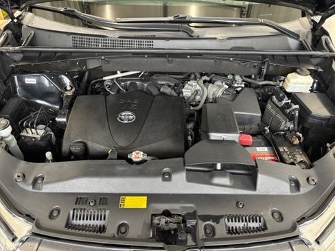 Used 2018 Toyota Highlander XLE AWD/4WD image 28