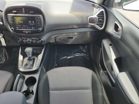 Used 2025 Kia Soul LX w/ LX Technology Package FWD image 14