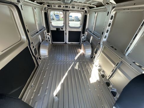 Used 2025 RAM ProMaster 2500 w/ Convenience Group image 18