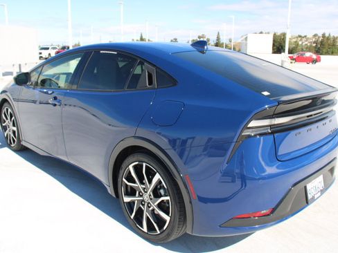 Used 2023 Toyota Prius Prime FWD image 5