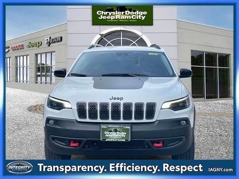 Used 2022 Jeep Cherokee Trailhawk image 9