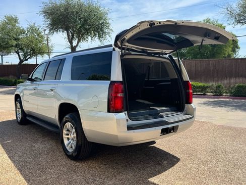 Used 2019 Chevrolet Suburban LS RWD image 14