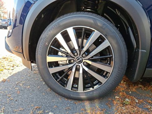 New 2025 Nissan Pathfinder Platinum w/ Cargo Package image 4